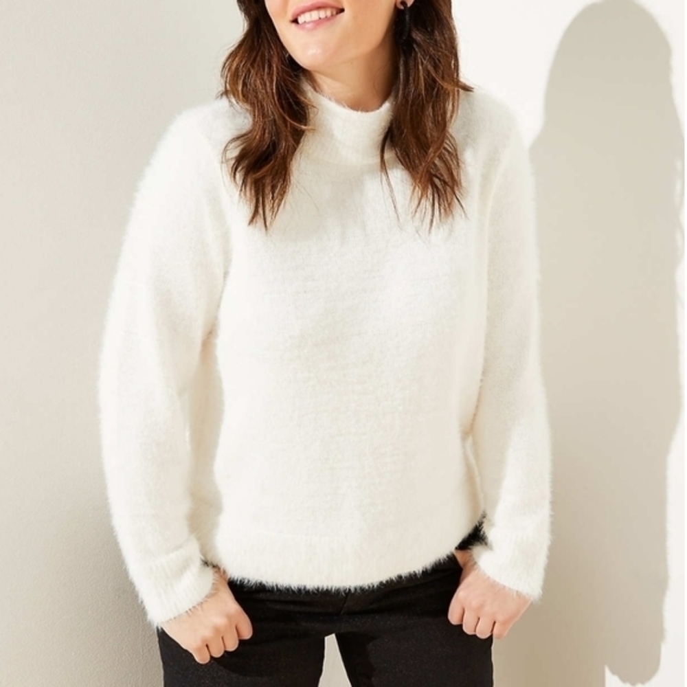 NWT LOFT Plus Fuzzy Cropped White Sweater Size 16/18